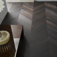 premiumfloor_Chevron_45_Wenge_gefast_gebürtstet_natur_geölt